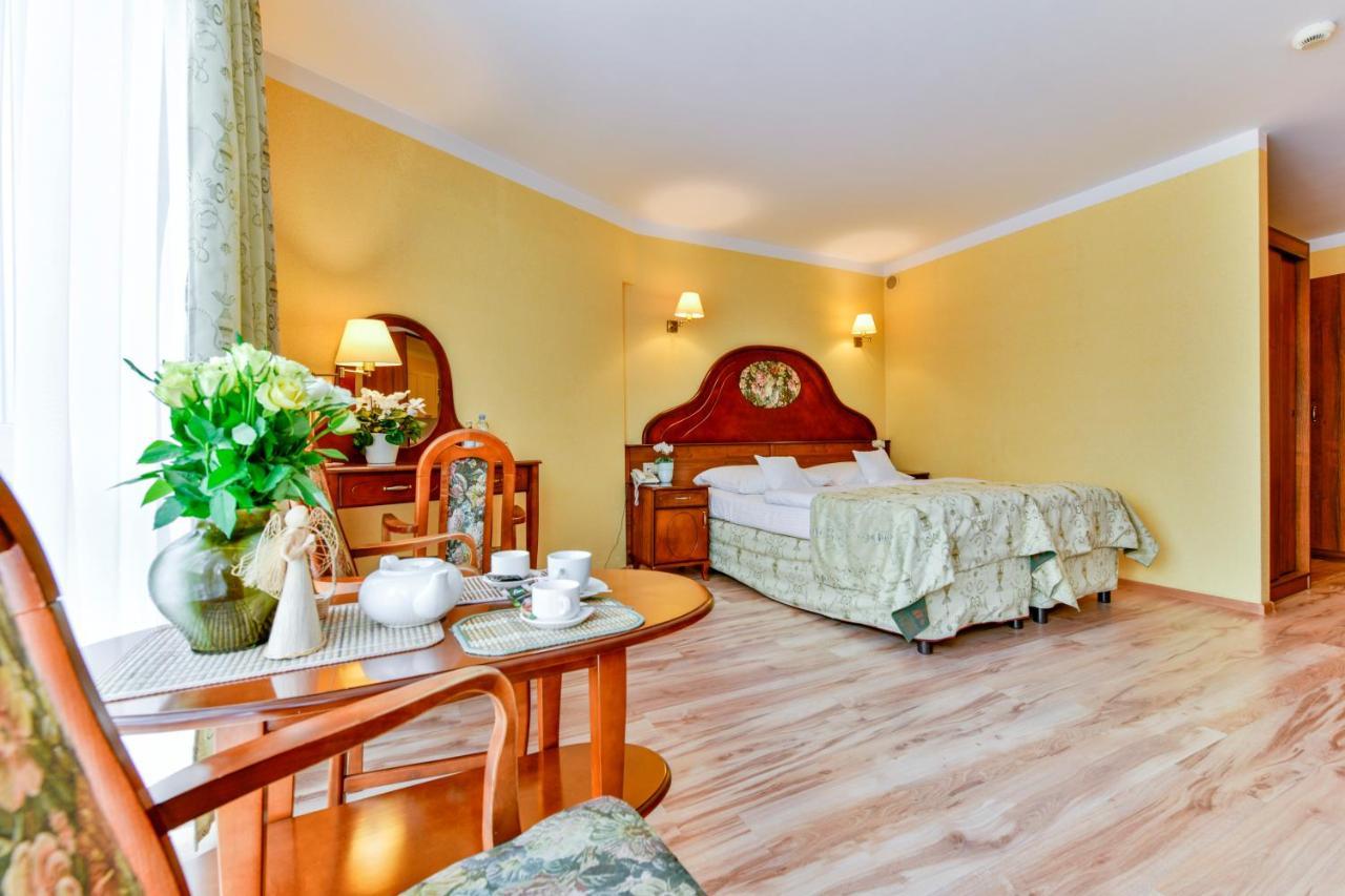 Apartamenty Sobieski 코워브제크 외부 사진