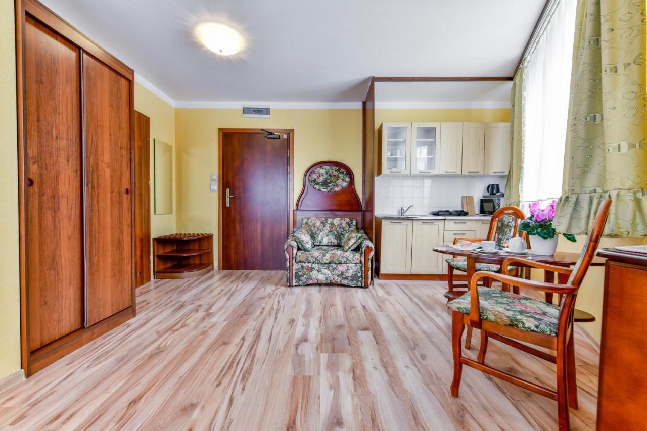 Apartamenty Sobieski 코워브제크 외부 사진